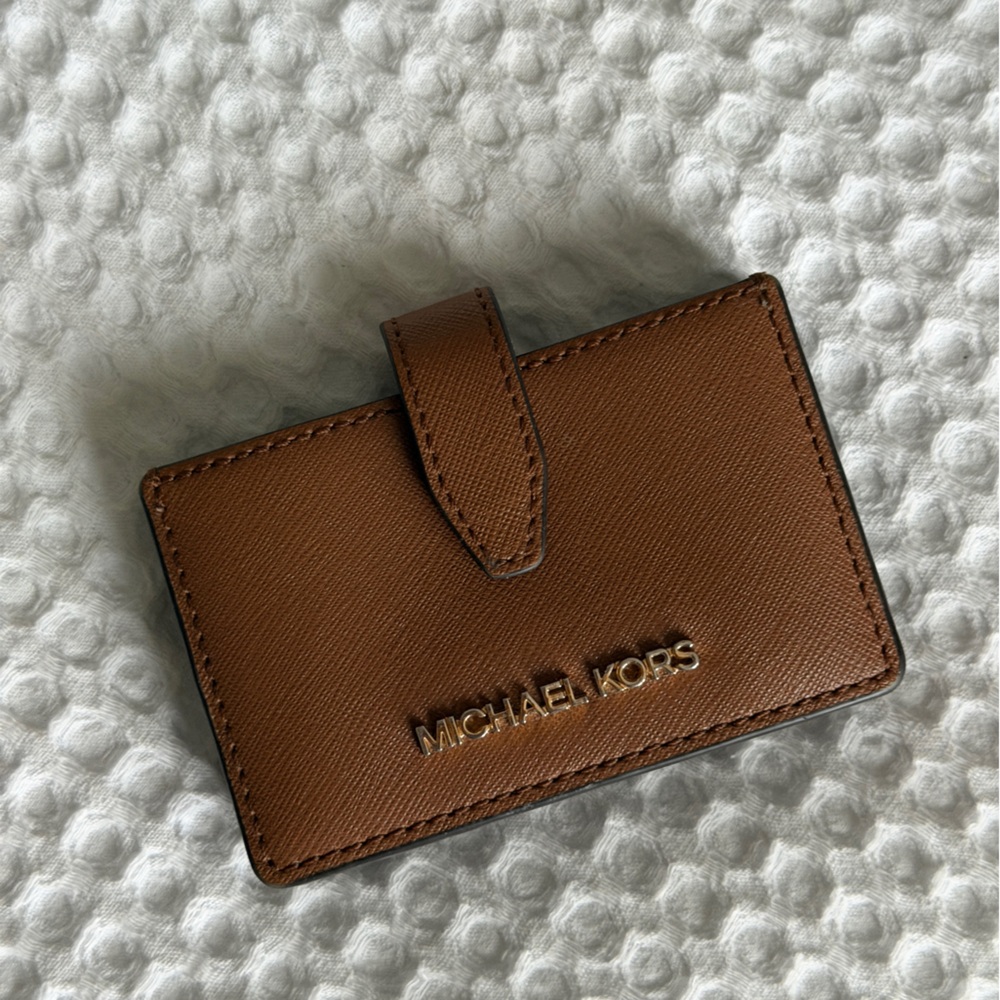 Michael Kors Jet Set Travel Medium Saffiano Leather Accordion Card Case